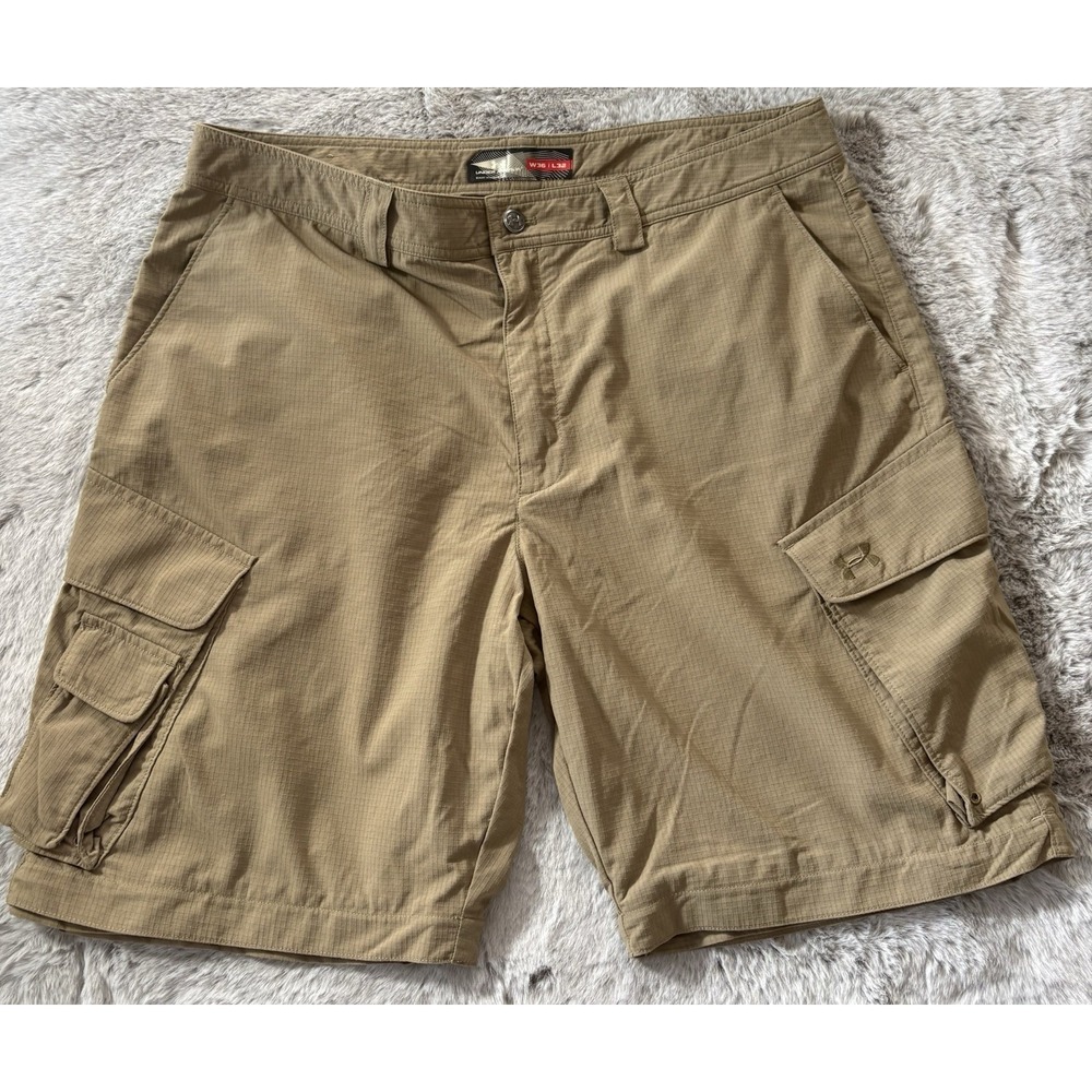 Under Armour cargo shorts size 36